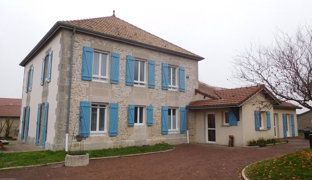 Charming House with Garden, Ping-Pong, BBQ, Near Jeanne d'Arc Historic Path