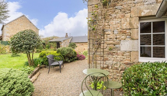 Charming house with enclosed garden in Coulouvray-Boisbenâtre