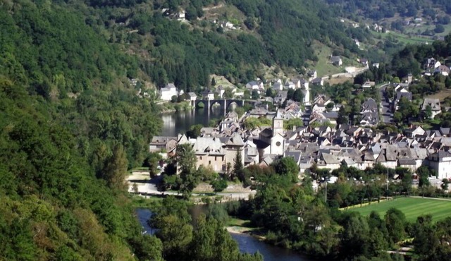 Charming Gite overlooking the river Truyere and the 14th Century bridge.