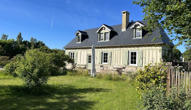 Charming restored Normandy farmhouse in a quiet location with swimming pool