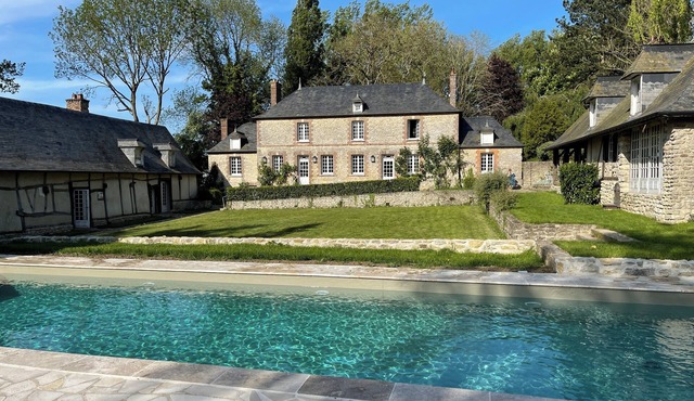 Charming house in Normandy near Gerberoy with swimming pool an tennis court