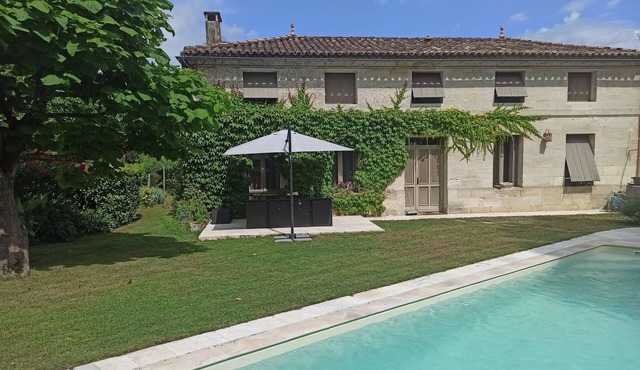 Charming house with swimming pool near Saint Emilion