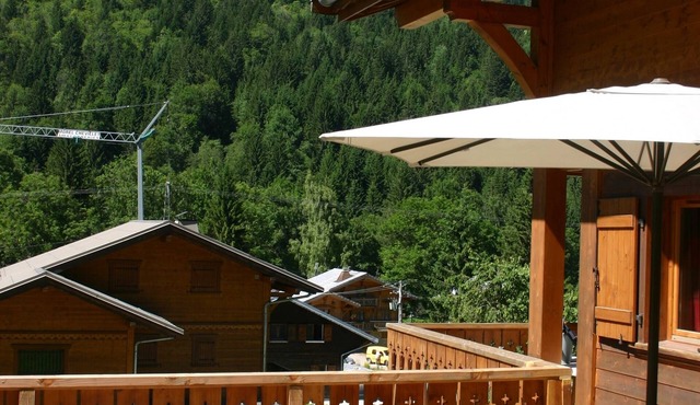 CHARMING CHALET 4 * IN THE HEART OF THE DOORS OF THE SUN