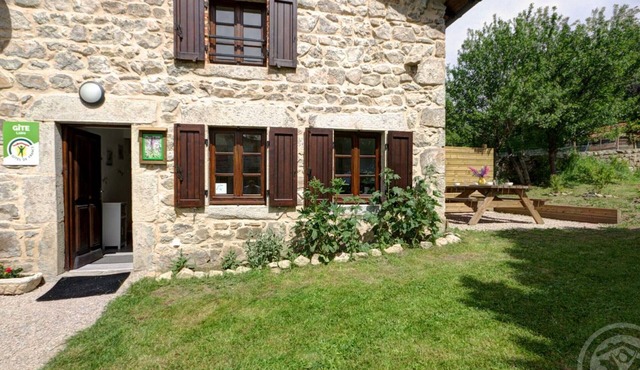 Charming stone cottage with terrace and BBQ, ideal for 4 people, pets allowed