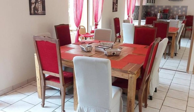 Charming House in Cadouin: 3 Suites, Patio, BBQ, Close to Dordogne Attractions
