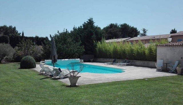 Charming villa ideally located in the heart of the village of Maussane Les Alpilles