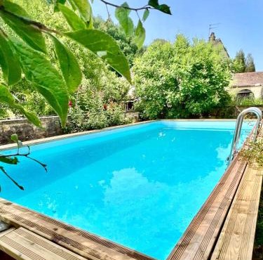 Charming house for 14 pool and indoor hottub
