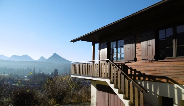 Charming chalet with magnificent views of the castle, mountains and Lake Annecy.