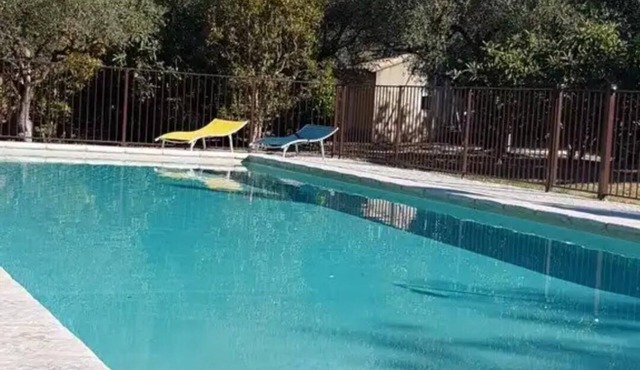 Charming mazet in a calm and soothing environment.