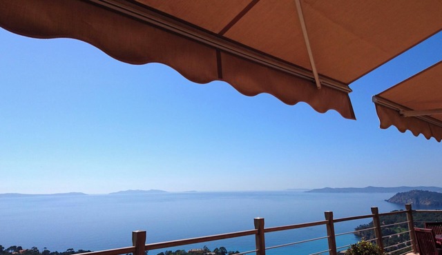 CHARMING PROPERTY WITH SPECTACULAR VIEWS AND SMALL POOL NESTLED ON THE CORNICHE