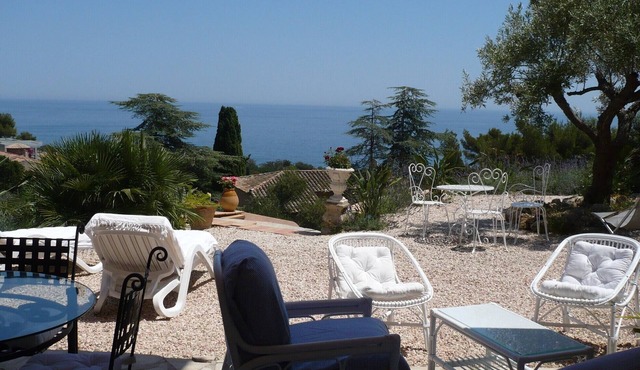 Charming 2 Room 75 m2 with Splendid sea view and Huge RDJ. Beach 300 m.