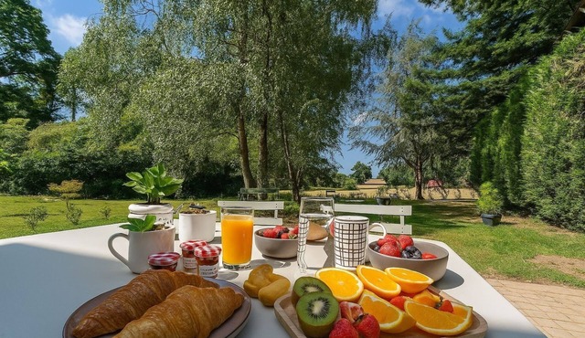 Charming little cottage, ideal for families.