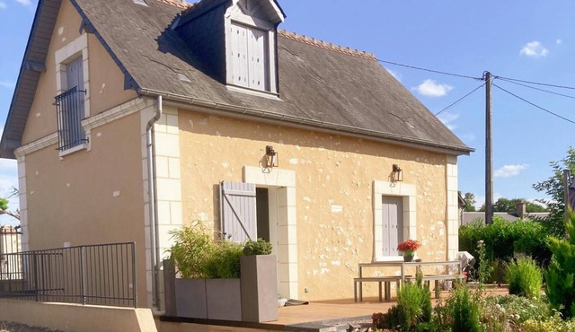 Charming Cottage with Modern Amenities, Large Garden, and Terrace in Scenic Touraine