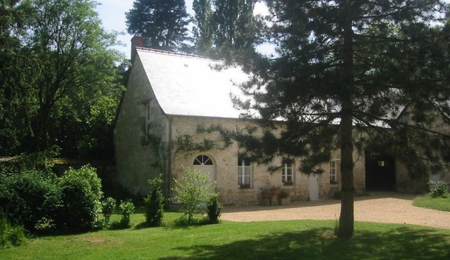 Charming cottage in Chinon forest with private garden