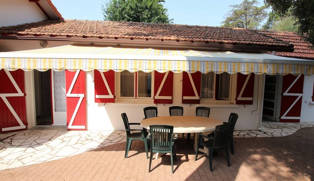 Charming Coastal Home with Garden, Near Shops & Beach, Pet-Friendly