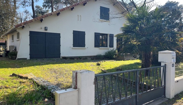 Charming house with private garden and very close to the beach!