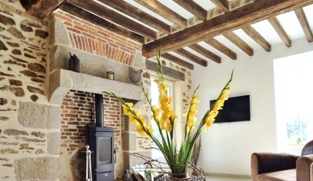 Charming Countryside Getaway-3BR, Fireplace, Fibre WiFi, Near River & Trails