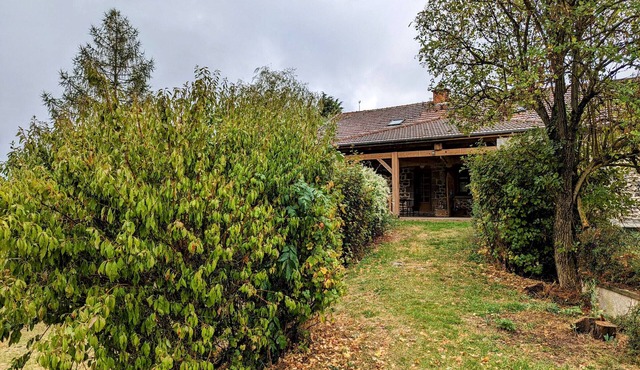 Charming Cottage near La Chaise-Dieu: Tranquil Retreat, Spacious Grounds, and Cozy Interiors
