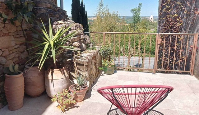 Charming house on the heights of a Cathar village. Ideal for families