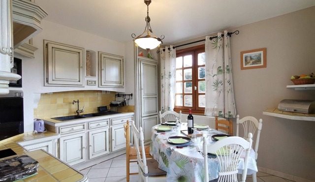 Charming Cottage near Puy-en-Velay: 3BR, Scenic Views, Ideal for Families & Professionals