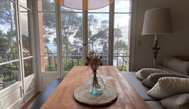 CHARMING MEDITERRANEAN VILLA WITH SEA VIEW