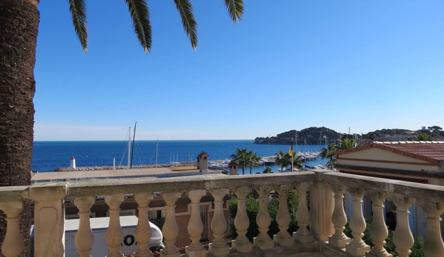 CHARMING VILLA NEAR THE SEA AND SHOPS