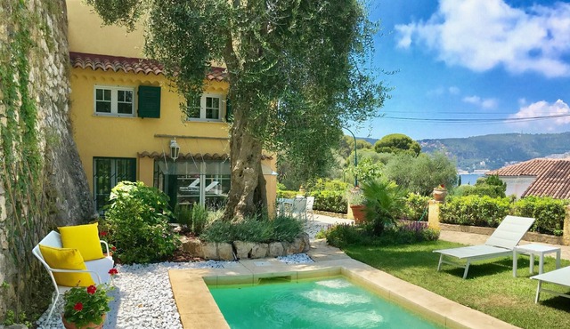 Charming property with private pool and sea view