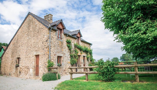 Charming Country House in Alps Mancelles, Near Le Mans – Family-Friendly with Fireplace & WiFi