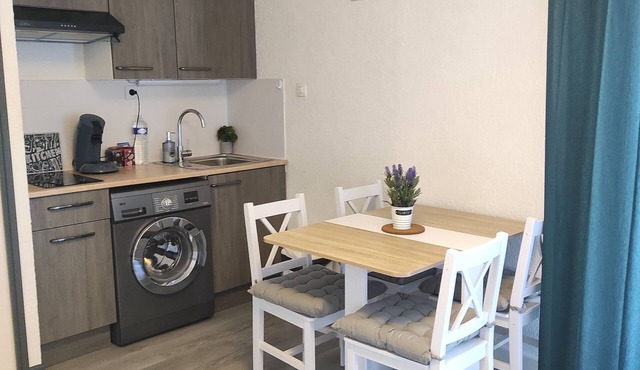 Charming studio Terrace-WiFi-Parking- Sea 50m away.