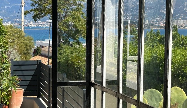 Charming house, swimming pool, sea view, 4 minutes walk from the beach