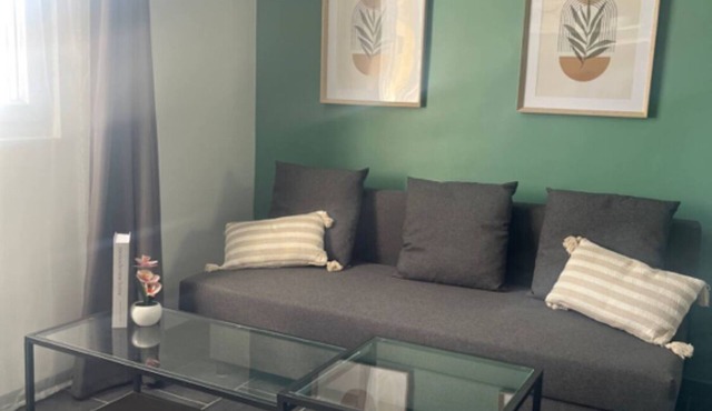 Charming, fully-equipped, newly-renovated F2 1min from freeway