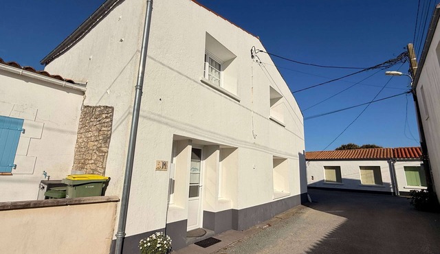 Charming village house in Saint-Pierre-d'Oléron, ideal for 4 people