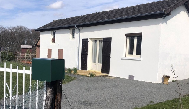 Charming house in the Dordogne near cultural sites and landscaped lake