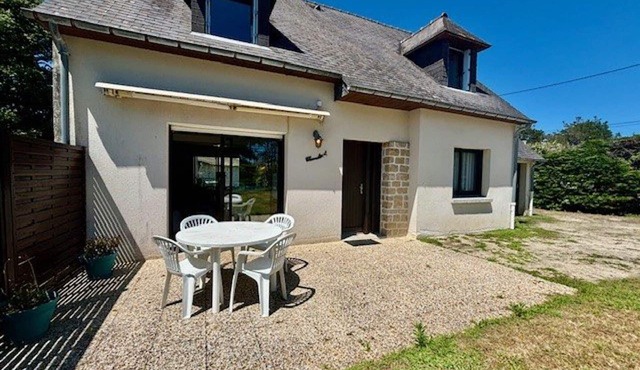 Charming 5-Room House, 130m², Near Beach, Quiet Area, Pet-Friendly, Enclosed Garden