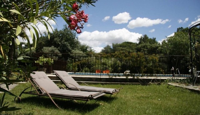 Charming apartment in Provencal farmhouse in Saint-Rémy-de-Provence