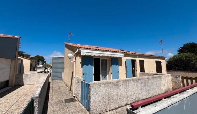 Charming Studio in Saint Trojan with Private Terrace and Wi-Fi