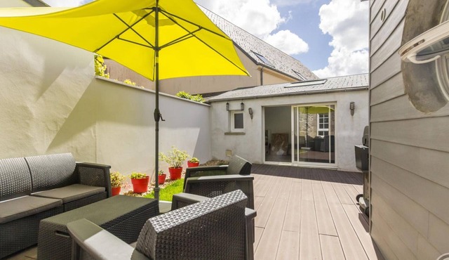 Charming house in the heart of St Vaast with enclosed courtyard