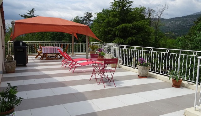 Charming villa between sea and mountain on the French Riviera