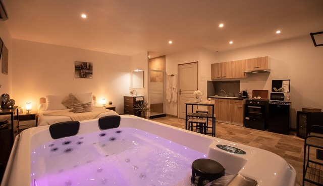 Charming spa cottages L ETOILE SPA