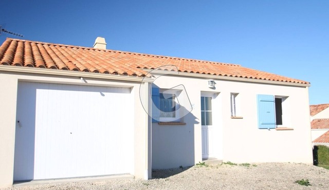 Charming Holiday Home for 4 in Saint-Vincent-sur-Jard, Near Beach, Terrace, and BBQ