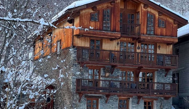 Charming Savoyard chalet in a quiet area with mountain views