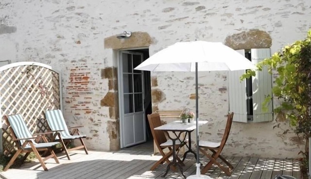 Charming Gîte in Former School with Garden, Bikes & WiFi, Near Beach & Thalassotherapy