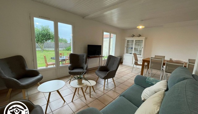 Charming 6-Person Cottage Near Beaches and Cycling Paths in Talmont St Hilaire