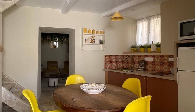 Charming house in bloom sleeps five