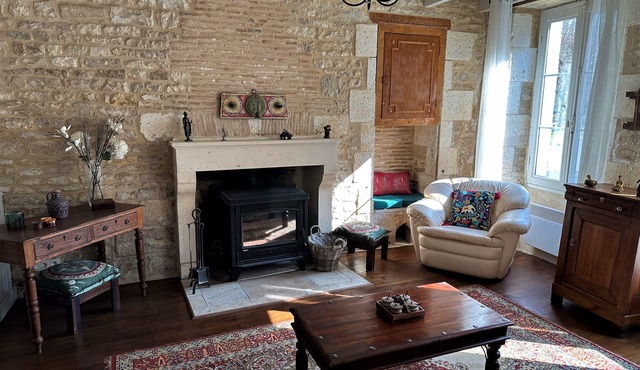 Charming and cozy cottage by the Charente river