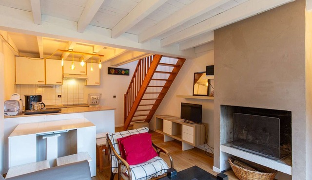 Charming T3 Duplex 5 Pers. in Quiet Village with Private Terrace