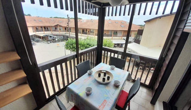 Charming Central Apartment with Private Parking in Vieux Boucau, Near Beach and Shops
