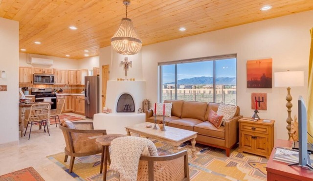 Charming free standing Casita in Taos, NM