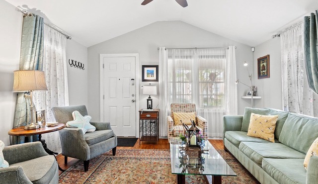 Charming Freestanding Cottage in Historic District