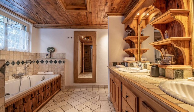 Charming French Chalet | Chalet Augustus | Amazing Mountain Views & Sauna